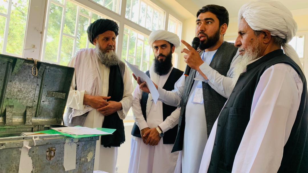 صندق سؤالات امتحان کانکور سال ۱۴۰۳ امروز، پنج‌شنبه در ولایت کاپیسا طی محفلی رسمی از سوی مسؤلین ادارۀ ملی امتحانات باز شد.